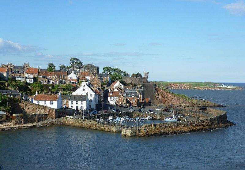 The Fife Coastal Path running along the shore of the East Neuk